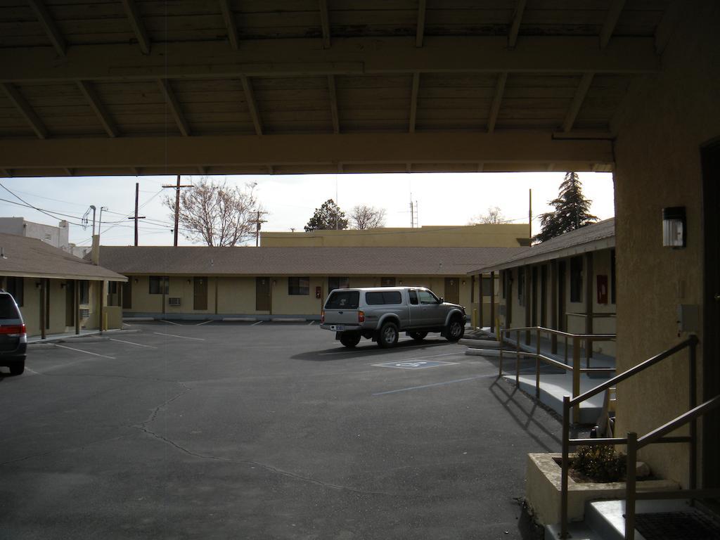 Lone Pine Budget Inn Kültér fotó